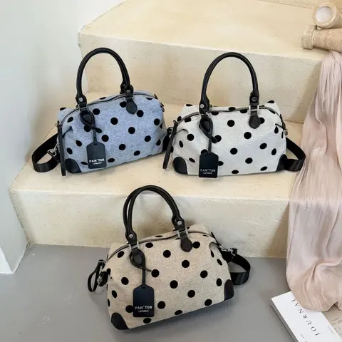 Shelf photo for bags